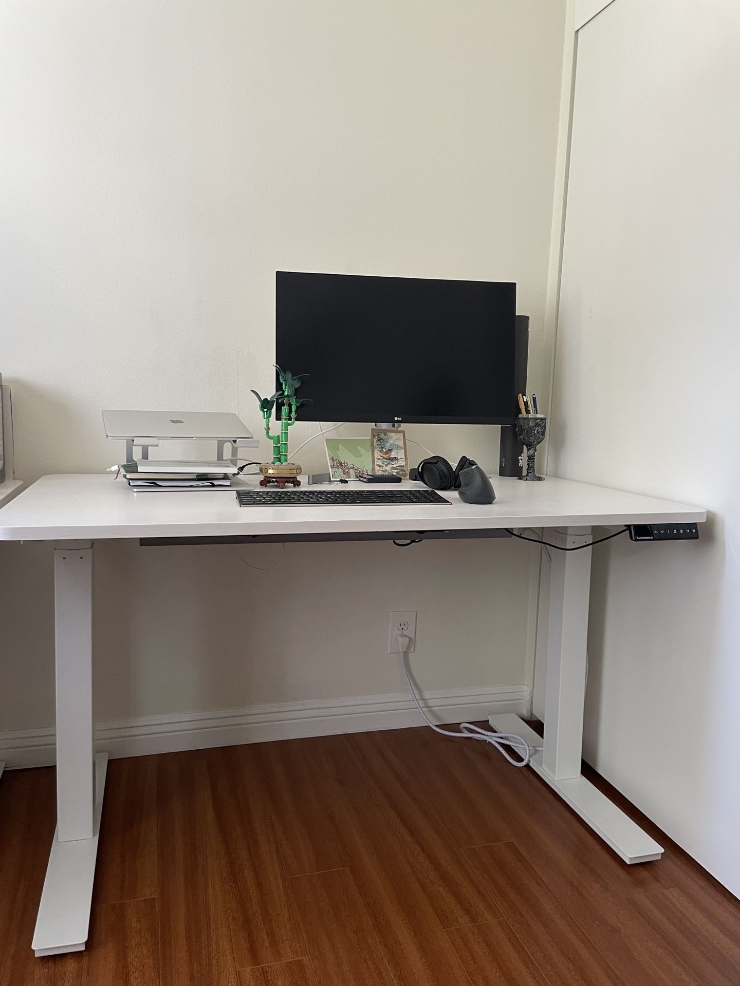 Autonomous SmartDesk - White Platform/White Oak Surface