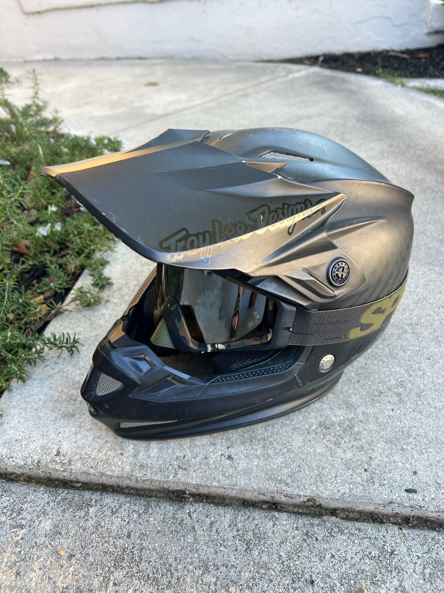 Troy Lee Designs SE4 Mips Helmet Youth Black DOT Snell Certified + Goggles