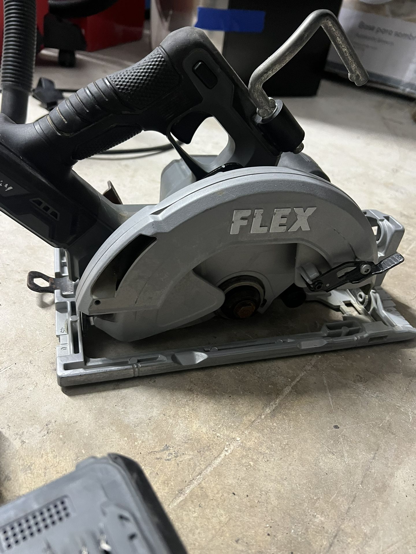 FLEX Rear Handle 24-volt 7-1/4-in Brushless Cordless Circular saw