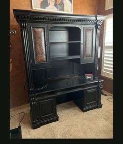 Hutch with computer deck