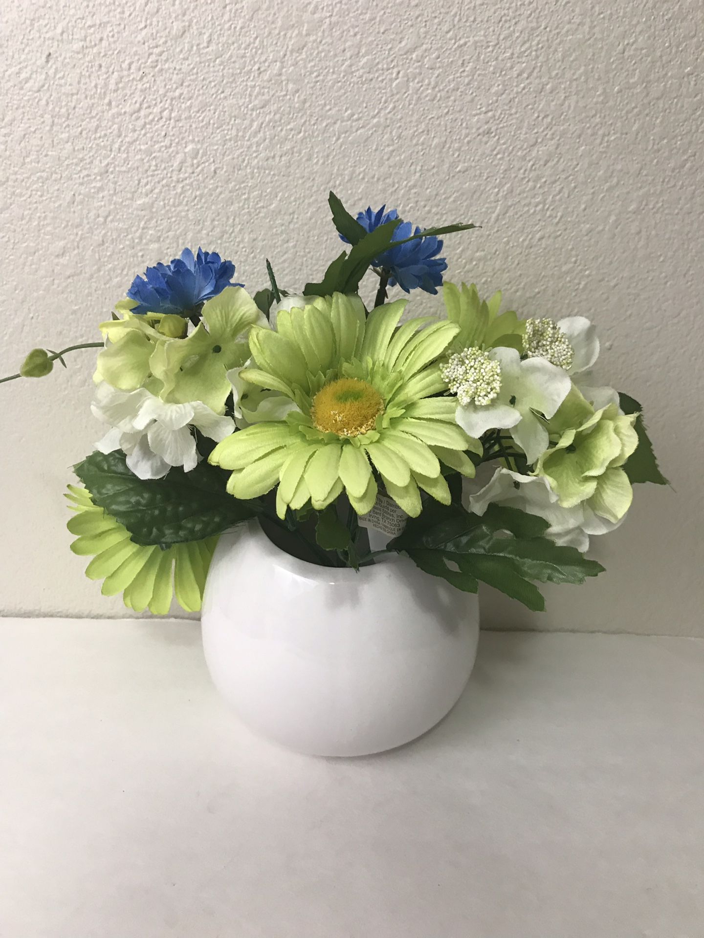 White Flower Vase Pot with Flowers