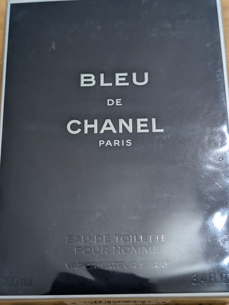 CHANEL BLEU DE CHANEL
Eau de Toilette 3.4