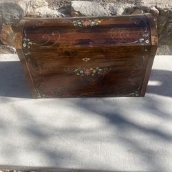 Vintage Handcrafted cedar-lined domed blanket/trunk chest – Wooden Images, 1984 – hand-painted