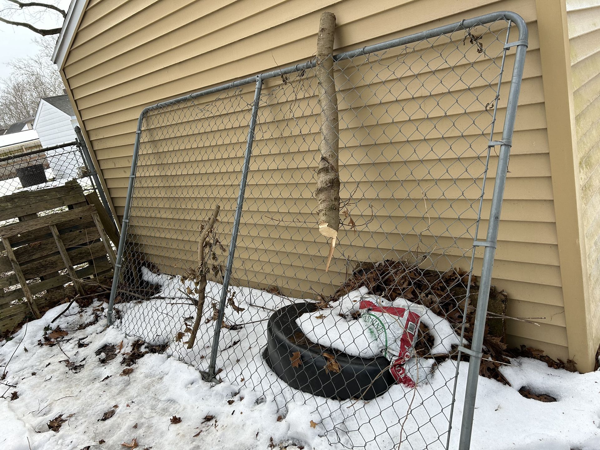 4 Dog Kennel Fences