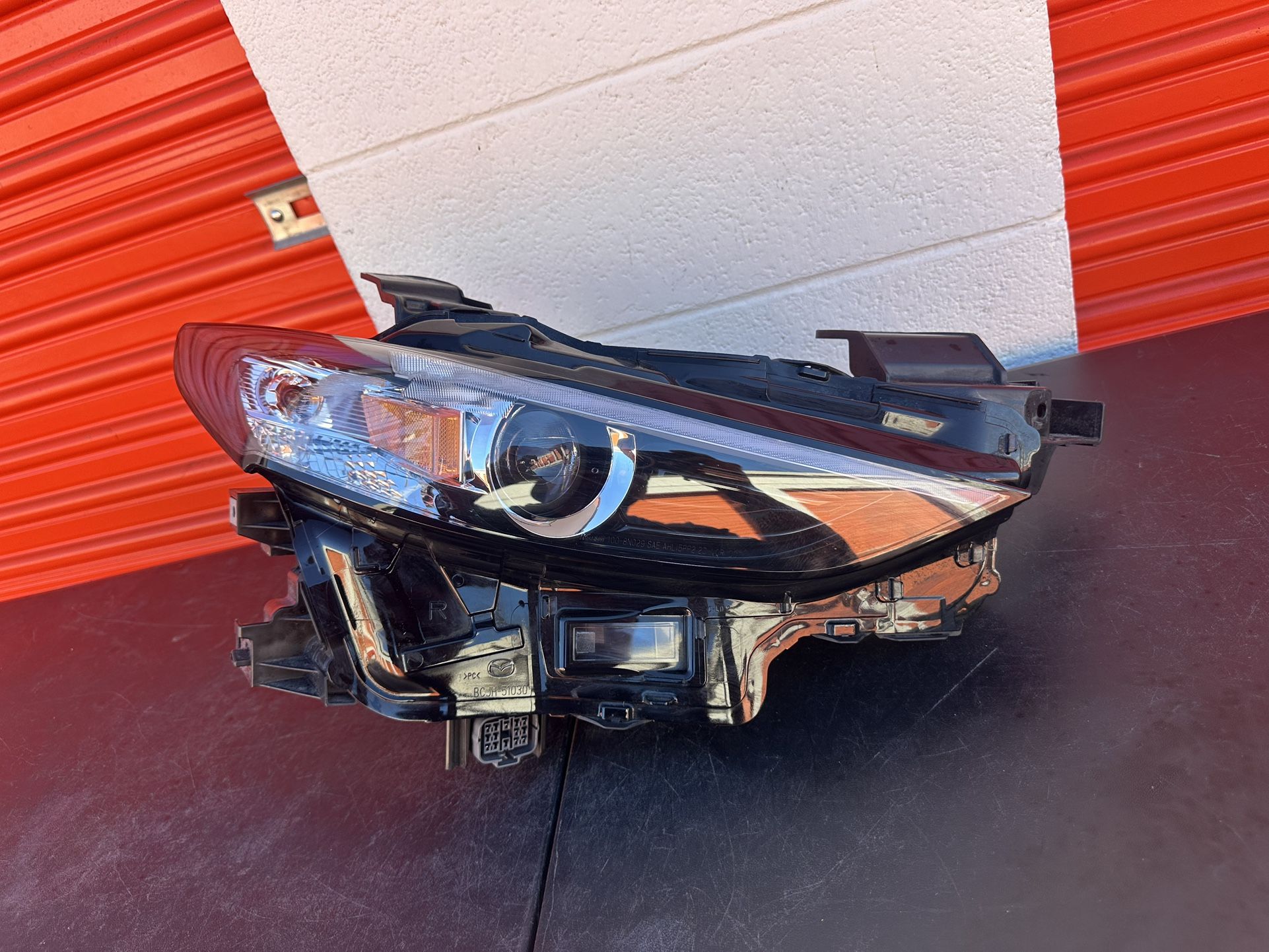2019 2020 2021 2022 2023 2024 MAZDA 3 RIGHT SIDE HEADLIGHT OEM