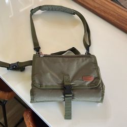 TRAVEL DIAPER CHANGER 