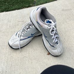GOLF SHOES