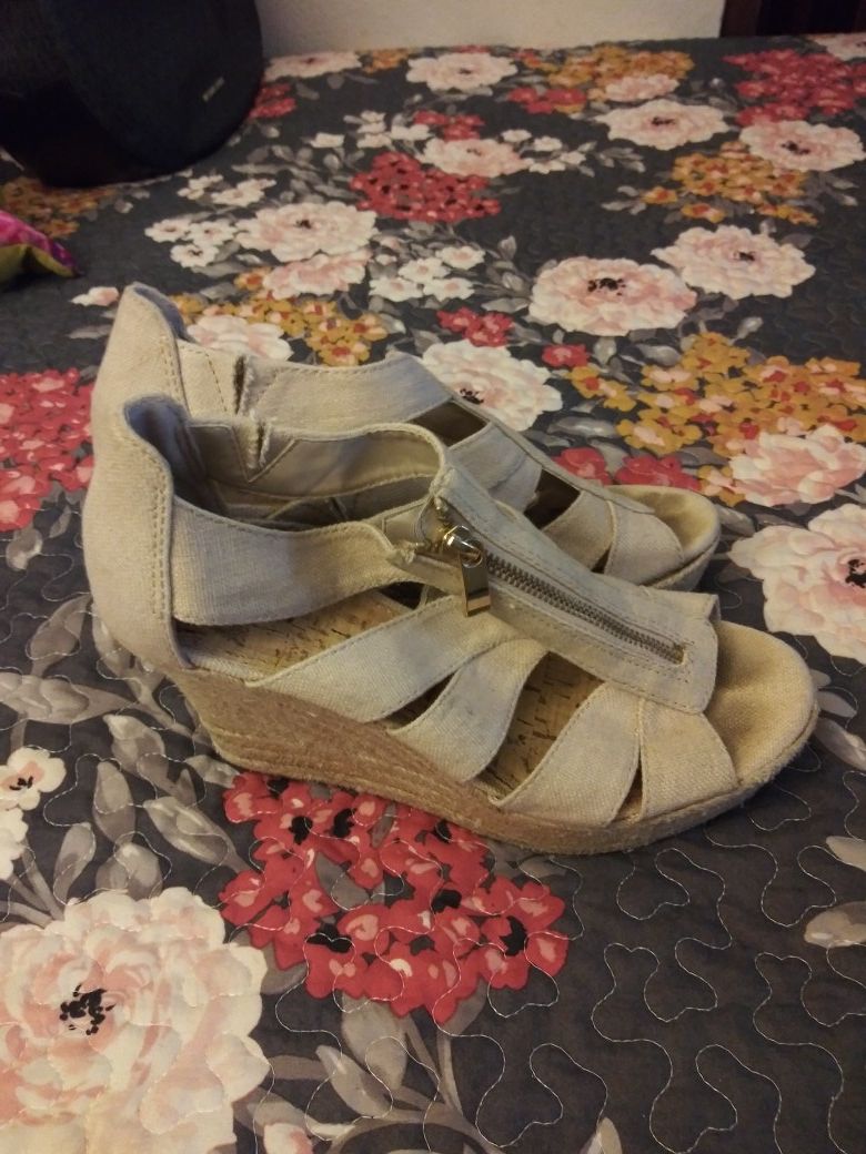 Cream wedges