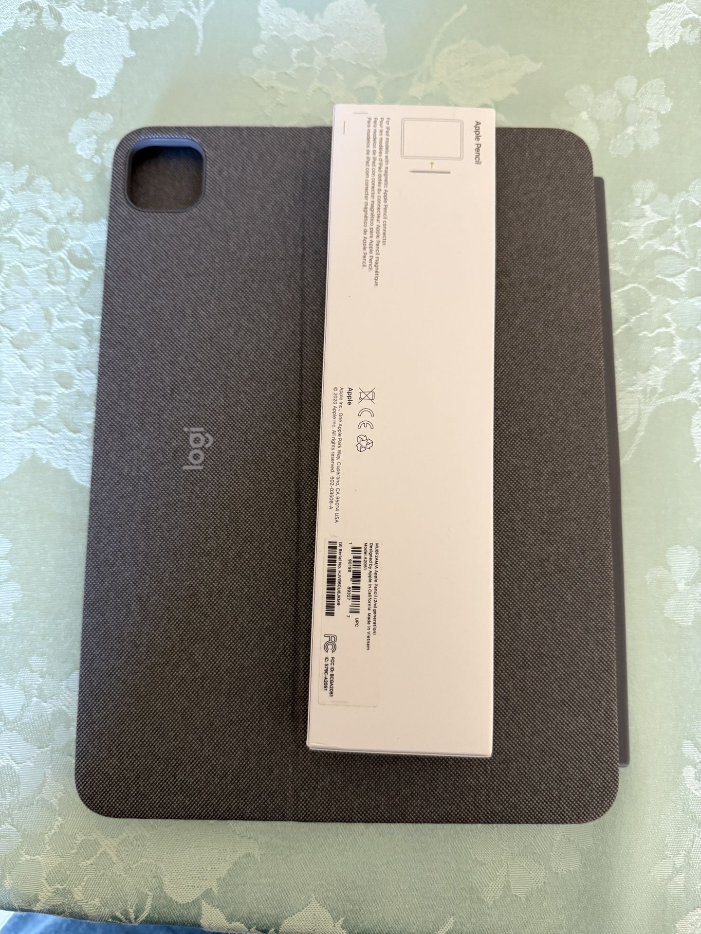 iPad 11” Pro Logitech Keyboard Case + Apple Pencil(2nd Gen)
