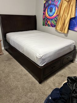 Queen Mattress /Frame