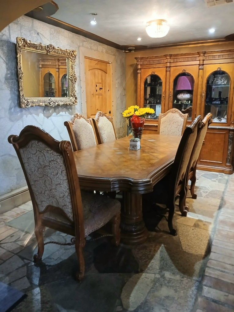Michael Amini Monte Carlo Dining Set