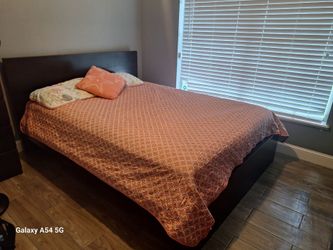 Queen size bed