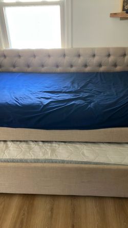 Upholstered Daybed with Trundle