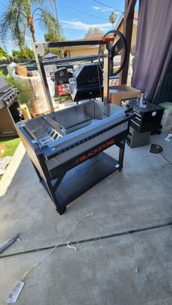 Blackstone Bronco Open Flame Grill with Soft Cover and Coal Rake