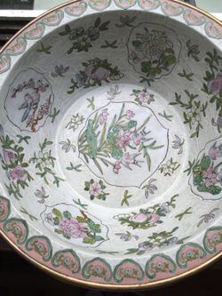 Huge Oriental decrative bowl