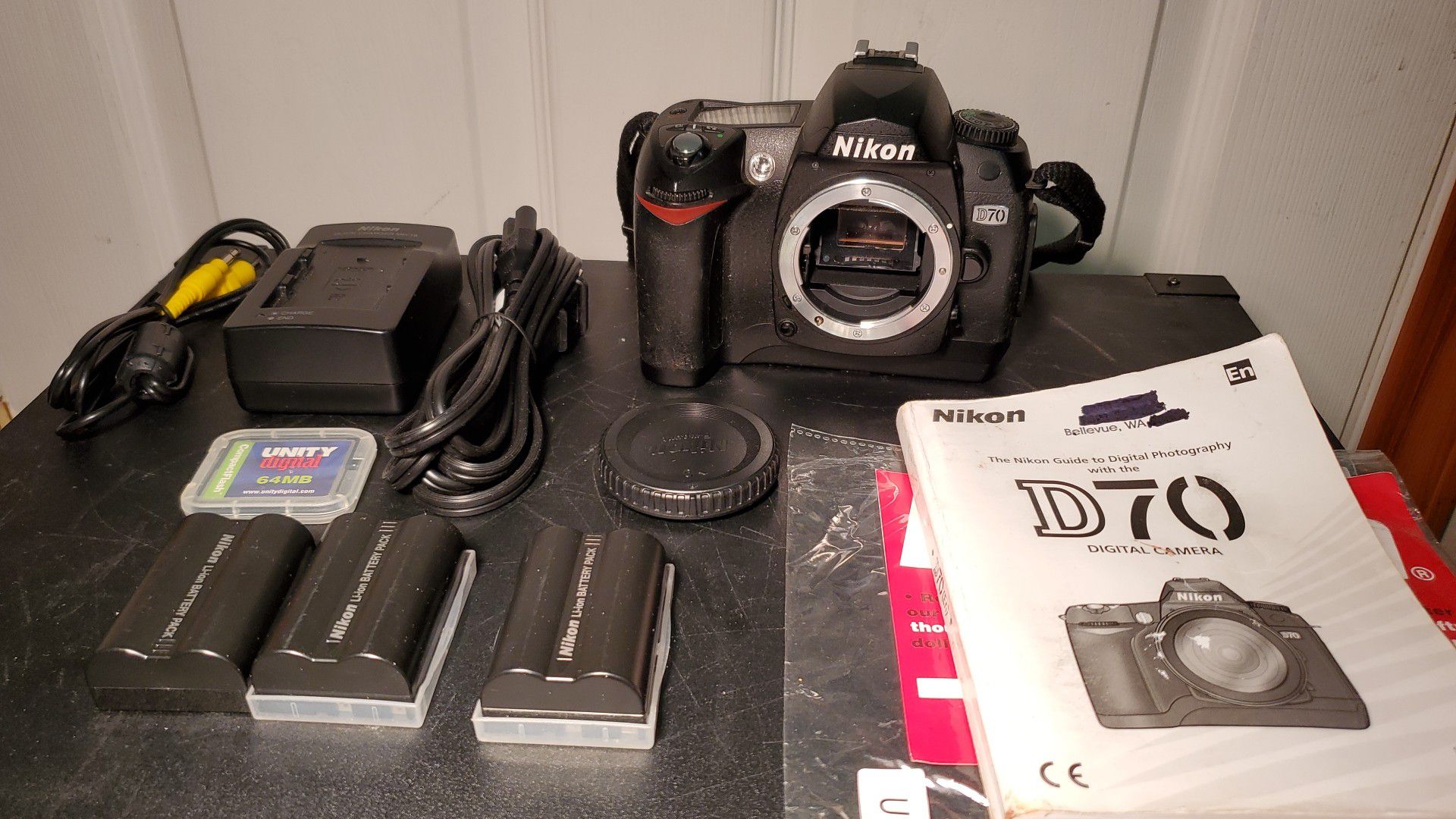 Nikon D D70 6.1MP Digital SLR Camera - Black (Body Only) + extras