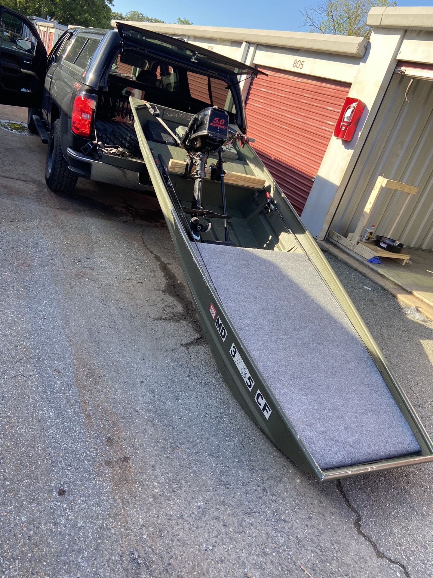 12ft Alumacraft Boat w/ Motor and trolling g motor.