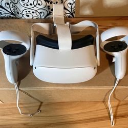 Oculus Quest 2 w/  Controllers, Box &, Charger