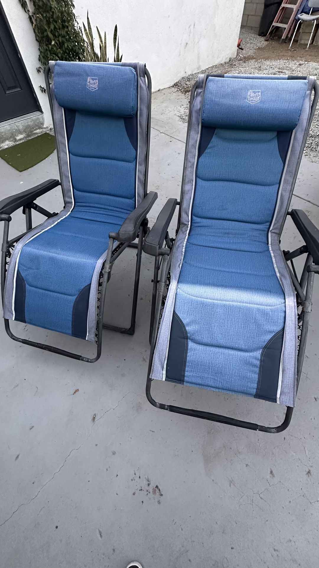Lounge Chairs Zero Gravity