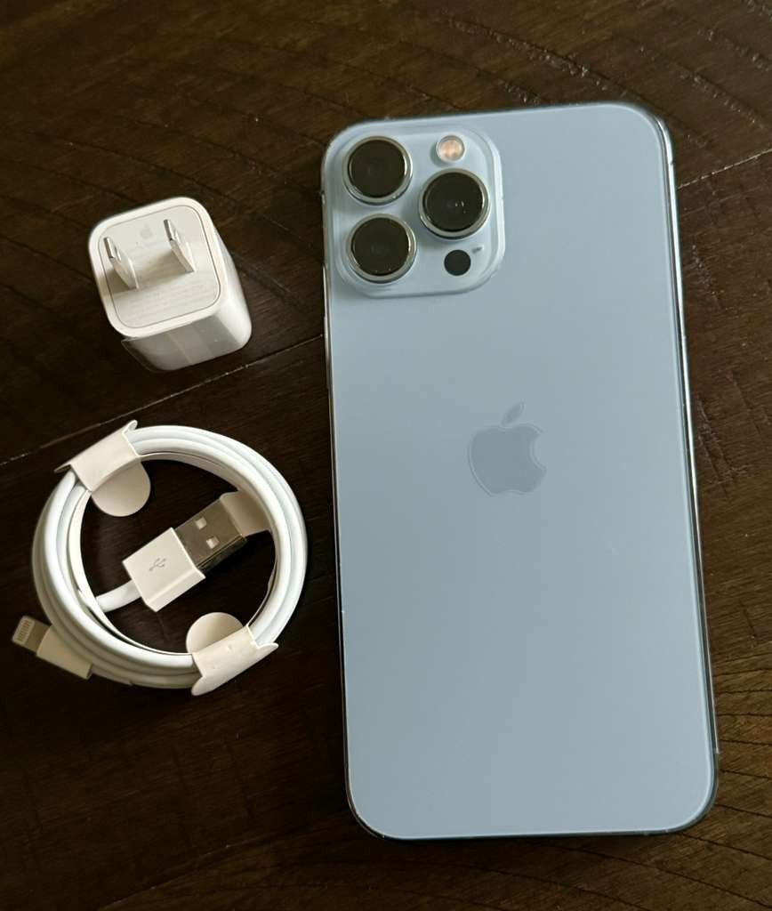 iPhone 13 Pro Max , Factory Unlocked, Excellent Condition Like New