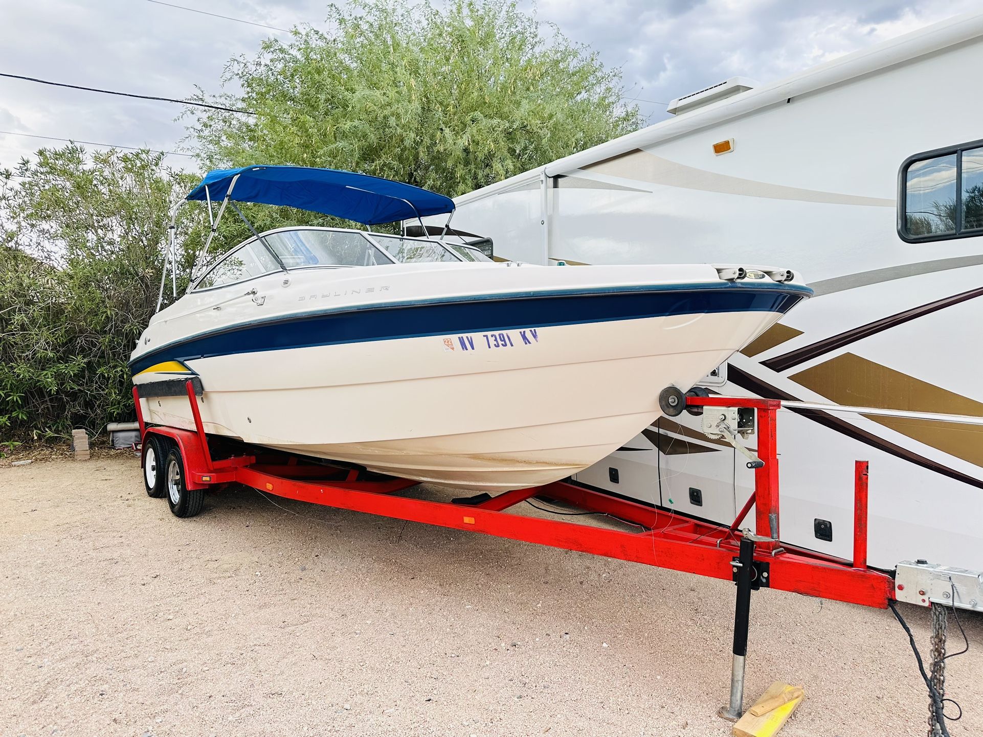 2004 Bayliner 24ft Sun Deck With 5.0 Motor