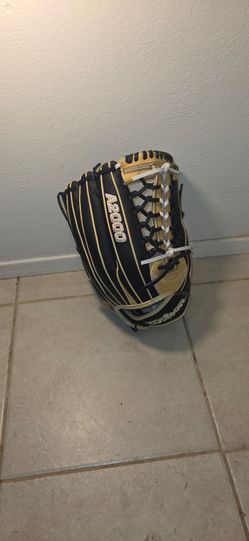 2000 Classic Wilson A2000 T125 softball glove 12.5 inch