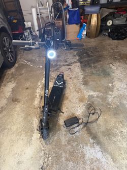 NIU KQi3 Pro with 31 Miles Long Range 350W Scooter for Adults - Black