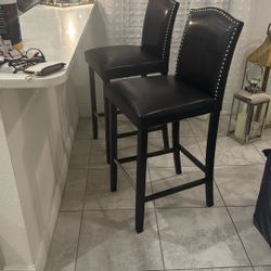 2 Bar Stools ( 43 Inches )