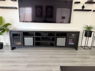 Entertainment center