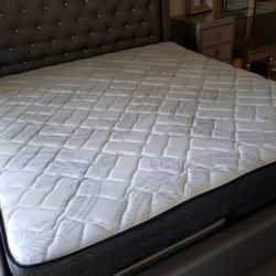 NEW KING PLUSH PILLOW TOP MATTRESS WITH BOX SPRING ♨️ Bed frame is not available