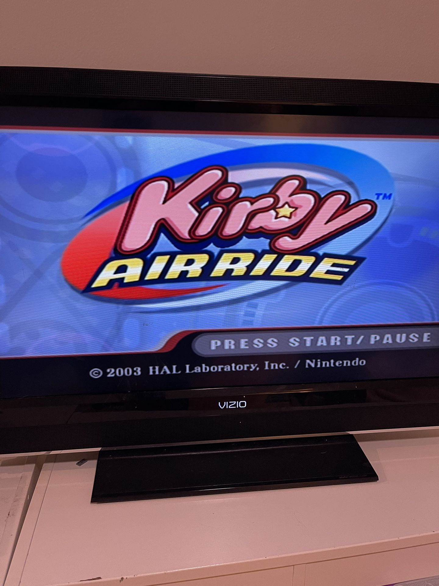GameCube With 6 Games  120$ Luigi’s Mansion Kirby Air Ride