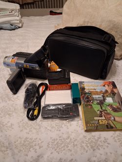 Sony Handycam CCD-TRV98 Camcorder with Accessories