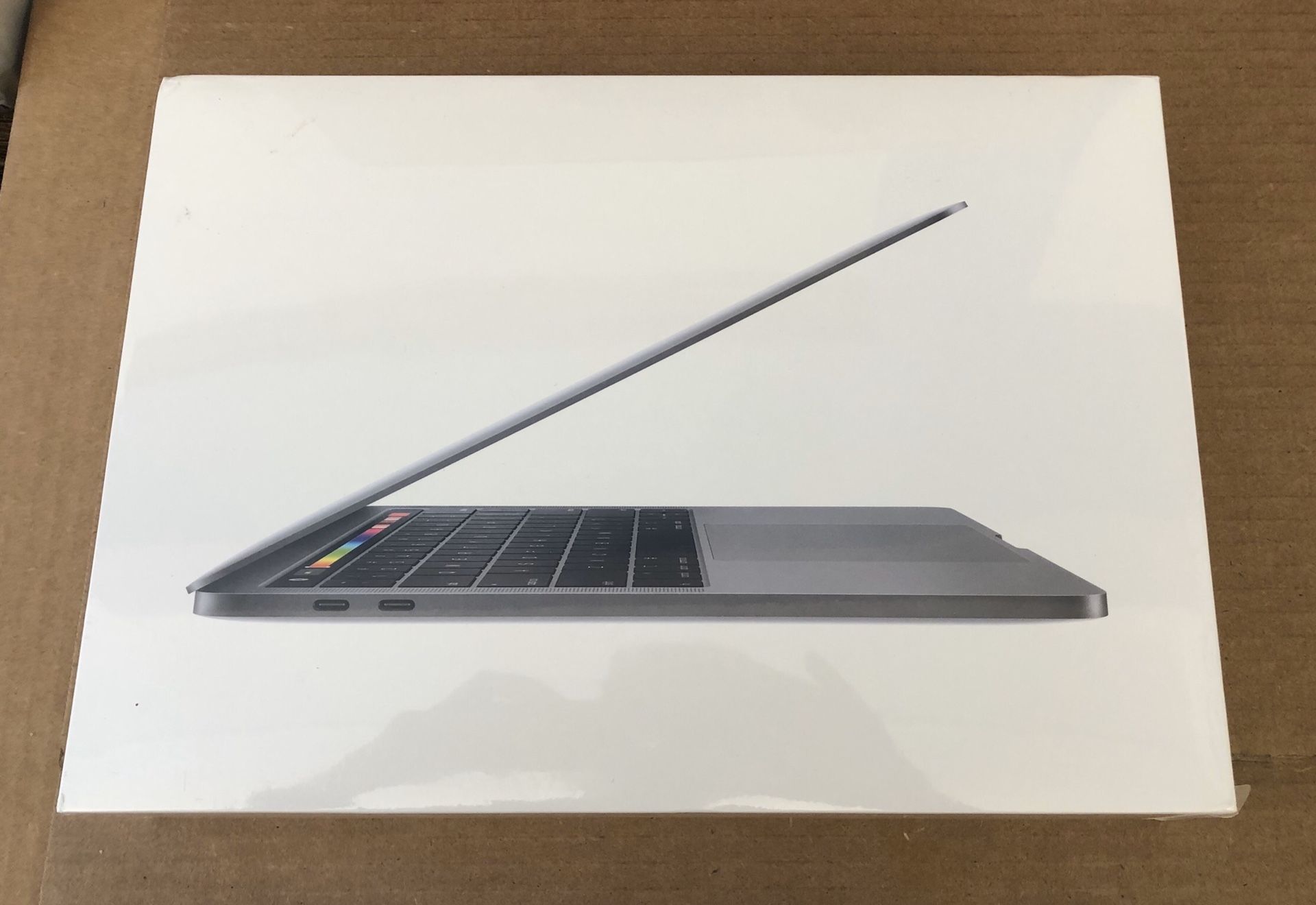Brandnew MacBook Pro 13” Touch Bar (mid 2019)