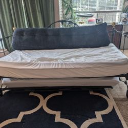 Day bed With Trundle 