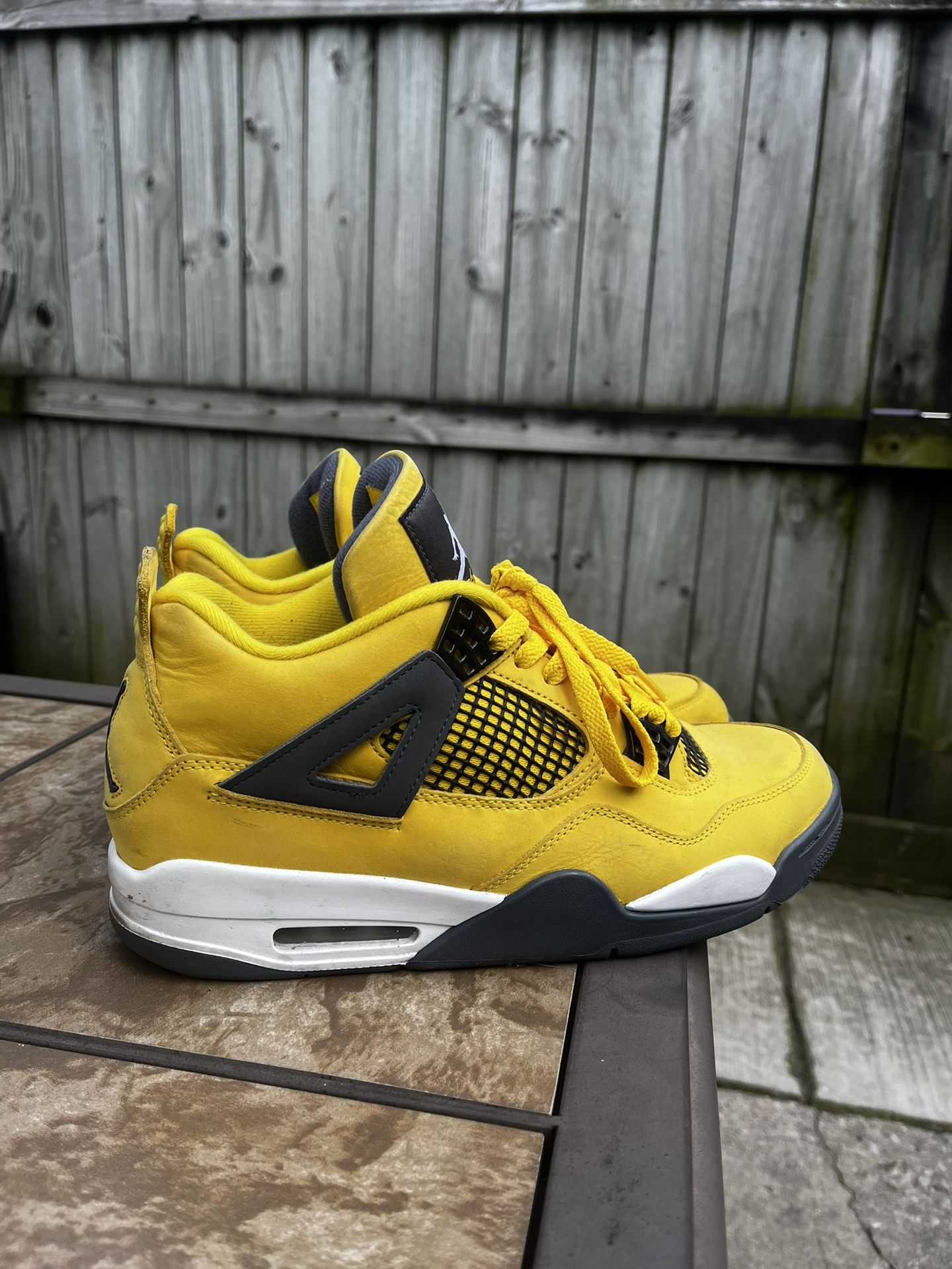 Jordan 4 Lightning