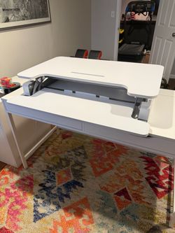 Manual standing desk topper