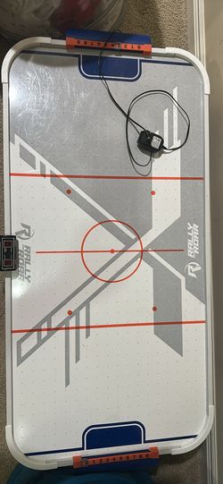 Air hockey table
