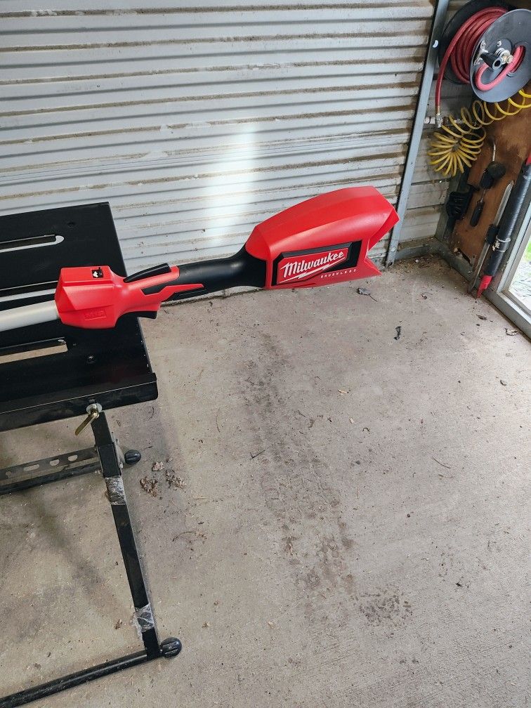 Milwaukee M18 Trimmer 