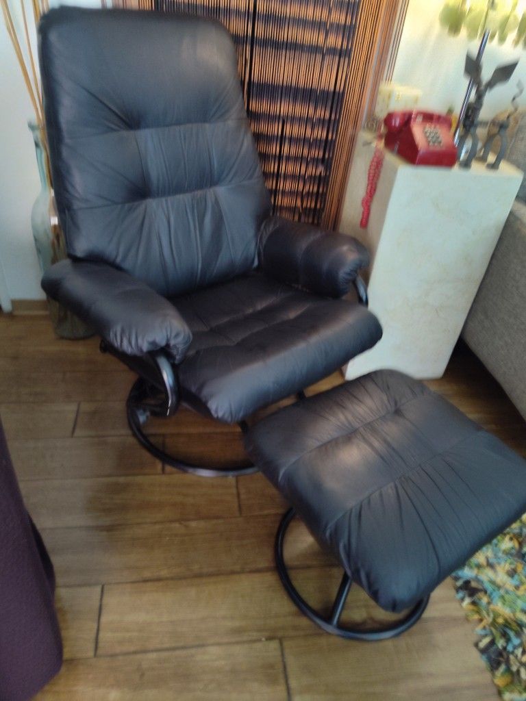 Black Swivel Recliner Chair Lounge Accent Armchair with Ottoman
