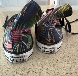 $13-Converse Chuck Taylor (W-Size 6 M-Size 4)