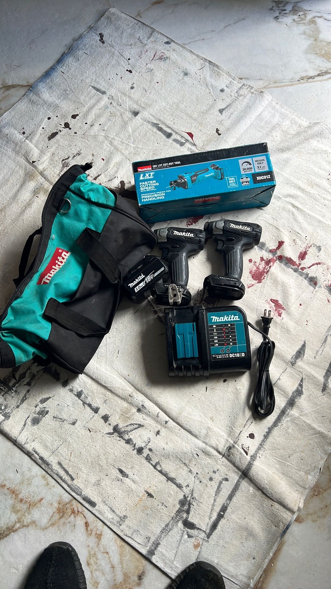 Makita cut out tool impact. (2). Battery. (1). 5.0.