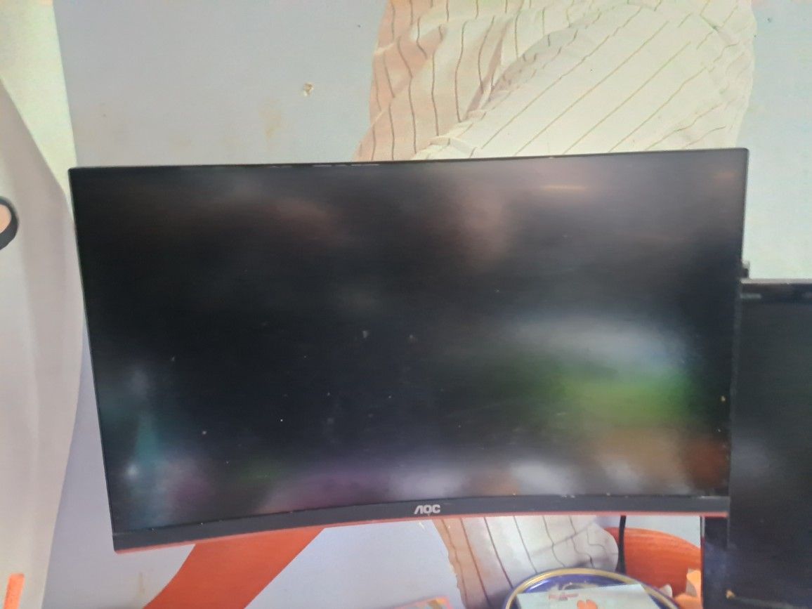 Curve Monitor With Free Desk Mount