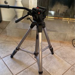 Manfrott 501 HDV Pro Fluid At For Filming Or Video With Tripod