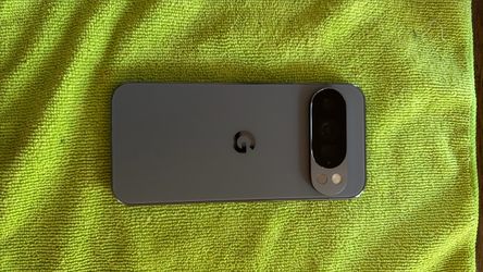 Google Pixel 10 Pro 128gb Obsidian w/ Bellroy case