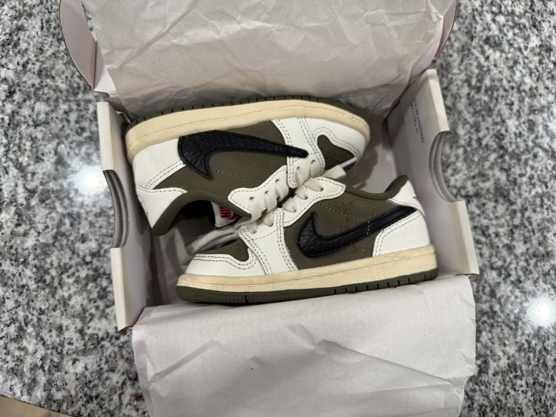 JORDAN 1 X TRAVIS SCOTT LOW OLIVE SIZE 3C