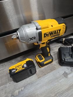 DeWalt 20V MAX XR 1/2 in. High Torque Impact Wrench with Hog Ring Anvil Kit dcf900