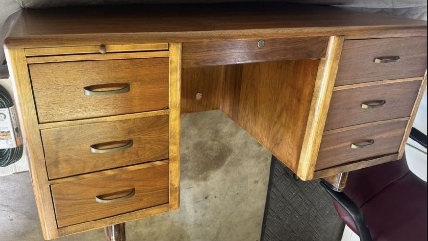 Oak desk vintage. Drawers have dovetailed craftsmanship. Very good condition 58” x 29” x 30” 6 drawers Office chair included.