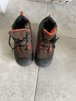 Boys size 3 boots
