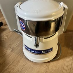 Omega Juicer