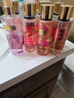 8 Victoria Secret fragrance mist body spray, 5 half way, 3 1/4. Pickup East side, Cash Only.
8 sprays corporales perfumadas de Victoria's Secret: 5 e